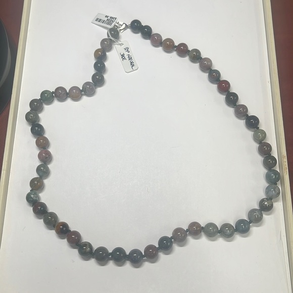 24 Natural Jade - Picture 1 of 3